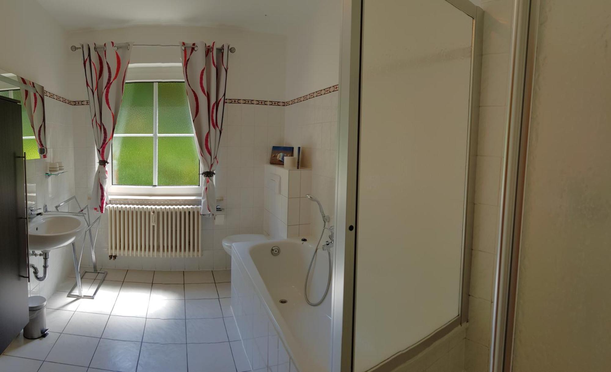 Ferienwohnungen Villa Goldbrunnen Бад Елстер Екстериор снимка